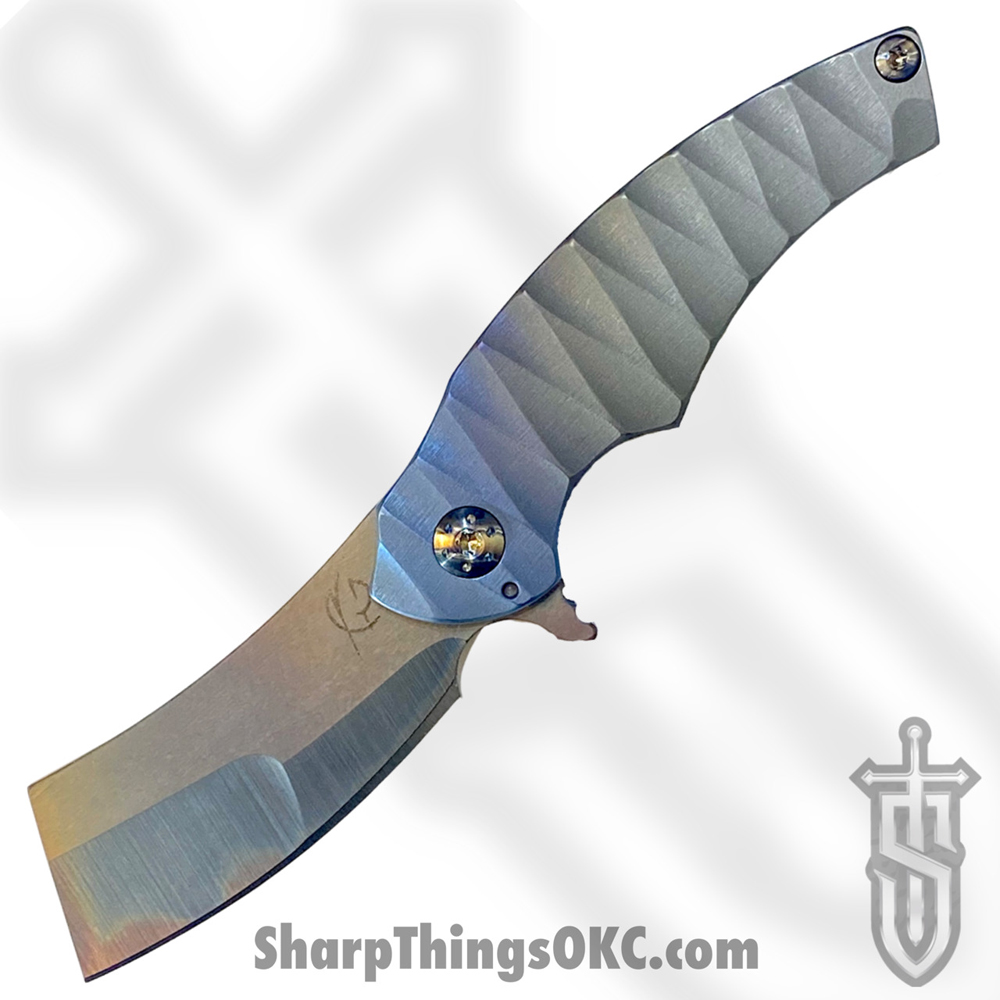 65ece6e7-8f7c-4daa-92f4-beb8ad1e4fdc_S6MV11_1.jpg Scorpion 6 Knives - S6MV11 - Mini V - Folding Knife - Nitro-V Flamed Cleaver - Titanium - Gray/Blue - Image 1