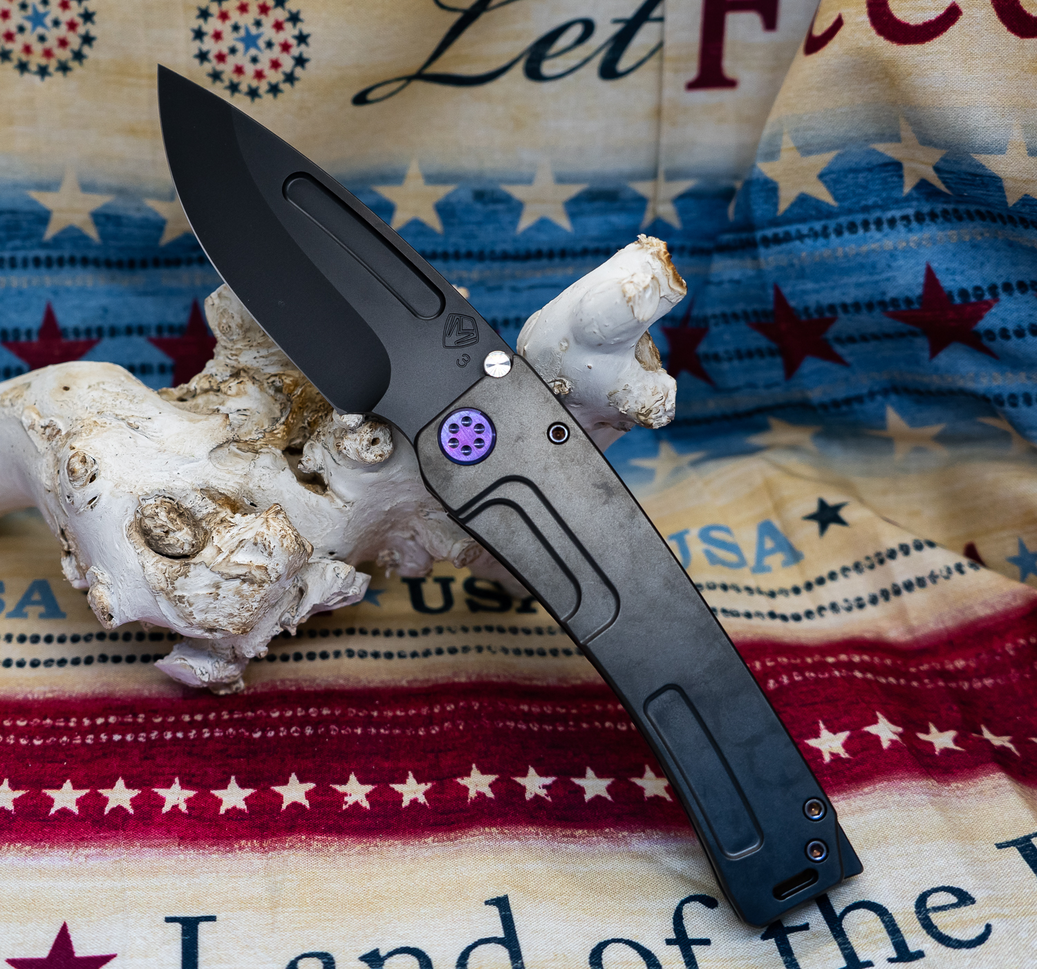 67fc5726-9e28-48ea-b71f-d6e036a9efad_MK0453PD-30PV-T3C3-BP_1.jpg Medford Knife - MK0453PD-30PV-T3C3-BP - Marauder-H - Drop Point - 3V Titanium - Violet and Black - Image 1