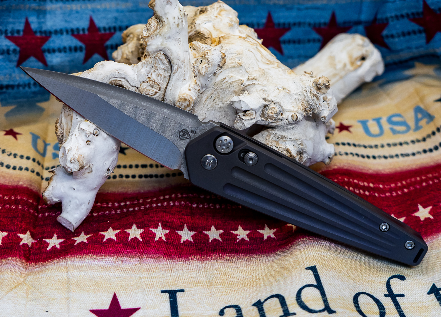 78665a81-b9b7-48af-a1ca-10aaa1dc7734_MK209STQ-38A3-TFCF-BN_1.jpg Medford Knife - MK209STQ-38A3-TFCF-BN - Nosferatu Auto - Tumbled Folder - S35VN Alu. - Violet - Image 1
